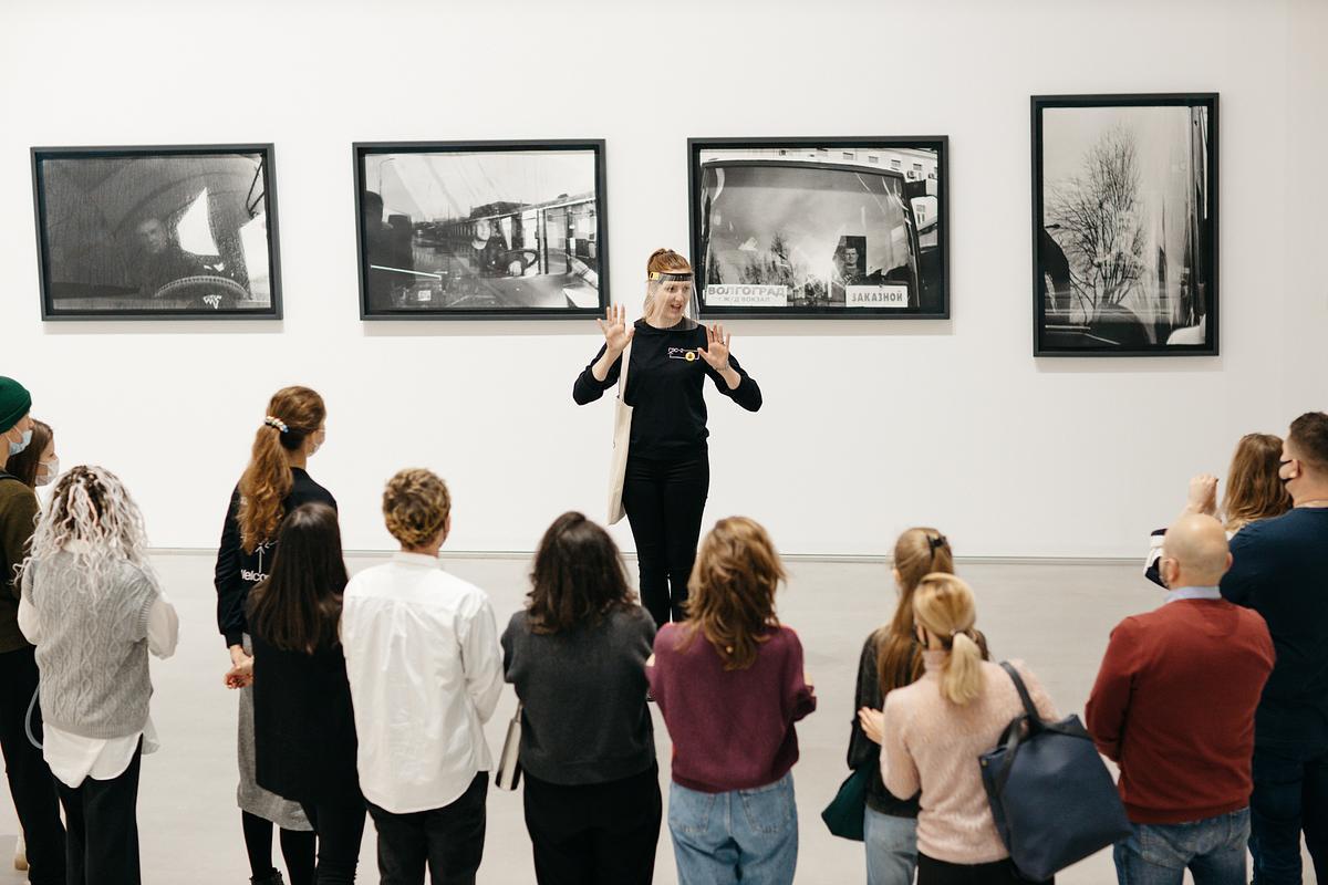 Tours for the exhibition <i>To Moscow! To Moscow! To Moscow!</i> and performative workshops in Russian Sign Language